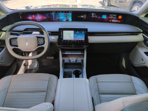 Used 2025 Lincoln Nautilus Reserve AWD/4WD image 14