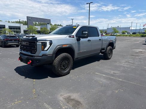 Used 2025 GMC Sierra 2500 AT4X w/ AT4X AEV Edition AWD/4WD image 4