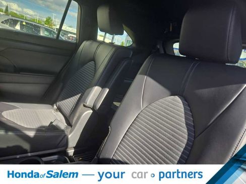 Used 2025 Toyota Highlander XSE AWD/4WD image 13