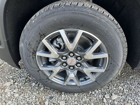 Used 2023 GMC Acadia SLT w/ Preferred Package image 10