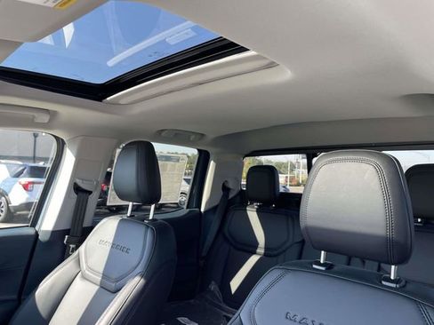 New 2025 Ford Maverick Lariat w/ Black Appearance Package image 9