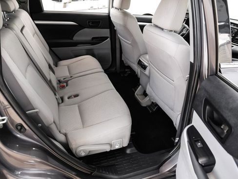 Used 2019 Toyota Highlander LE FWD image 37