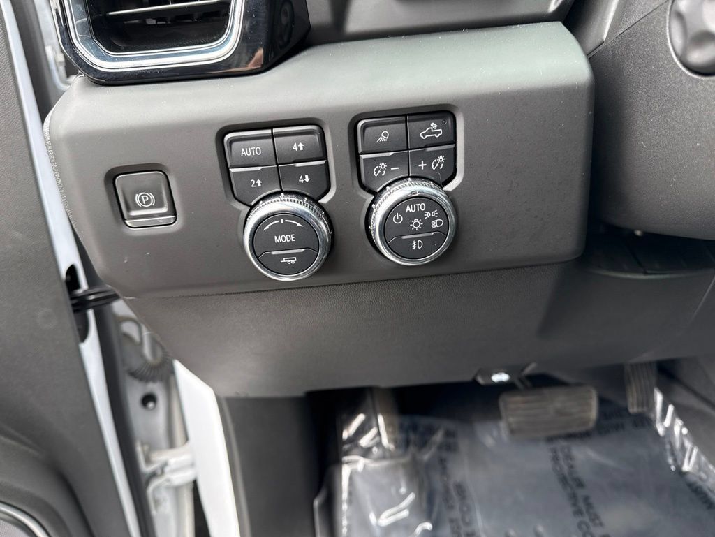 Used 2023 GMC Sierra 1500 Denali w/ Technology Package AWD/4WD image 13