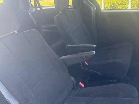 Used 2016 Dodge Grand Caravan SE FWD image 11