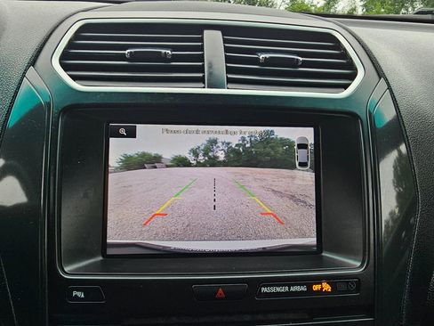 Used 2016 Ford Explorer XLT w/ Equipment Group 202A AWD/4WD image 31