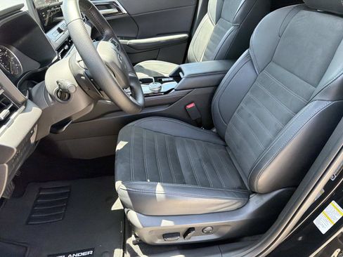 Used 2025 Mitsubishi Outlander SE FWD image 21