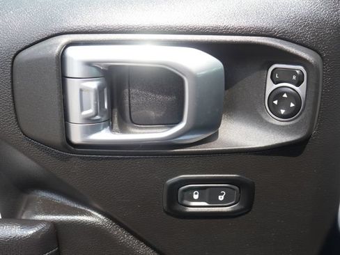 Used 2023 Jeep Gladiator Sport AWD/4WD image 15