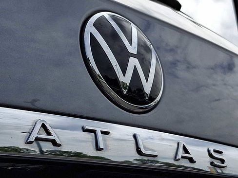 Used 2022 Volkswagen Atlas SEL R-Line AWD/4WD image 32