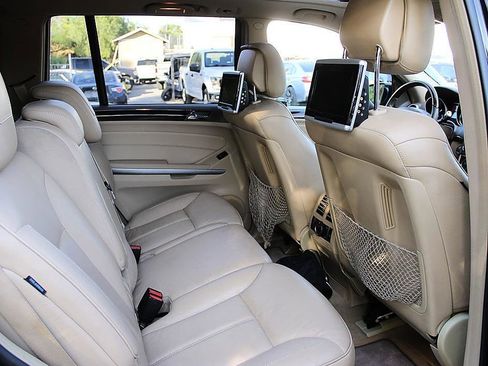 Used 2012 Mercedes-Benz GL 550 4MATIC image 16
