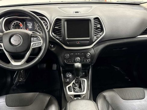 Used 2018 Jeep Cherokee Latitude Plus w/ Comfort/Convenience Group image 25