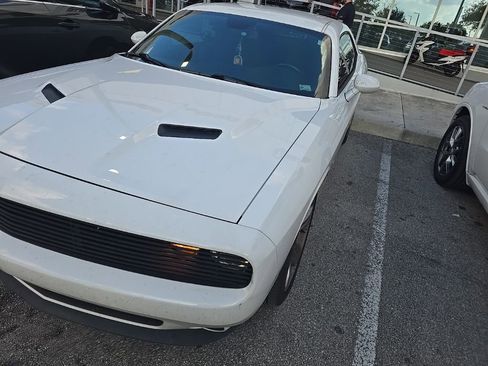 Used 2018 Dodge Challenger R/T image 5