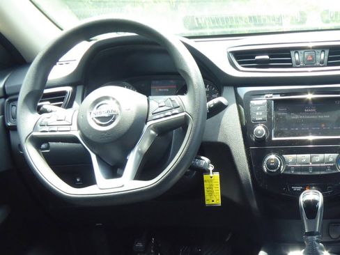Used 2020 Nissan Rogue S image 12