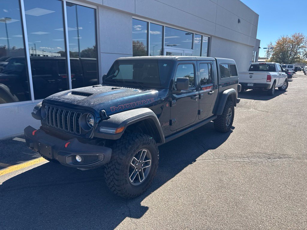 Used 2025 Jeep Gladiator Mojave w/ Convenience Group AWD/4WD image 1