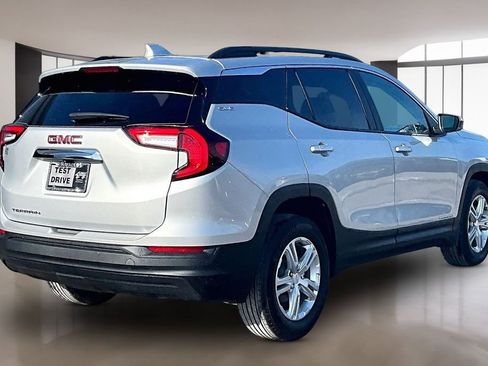 Used 2022 GMC Terrain SLE w/ Driver Convenience Package FWD image 2