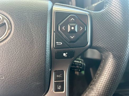 Used 2018 Toyota Tacoma SR5 RWD image 17