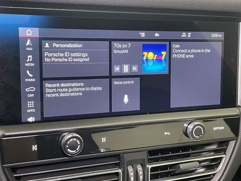 Certified 2022 Porsche Macan AWD/4WD image 29