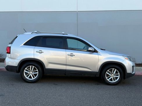 Used 2014 Kia Sorento LX image 7