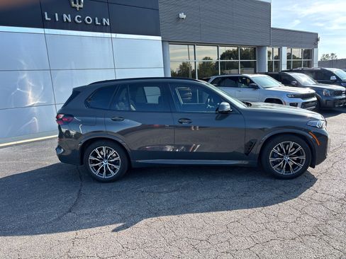 Used 2025 BMW X5 xDrive50e w/ M Sport Package AWD/4WD image 8