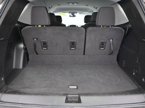 Used 2020 Chevrolet Traverse LT image 19