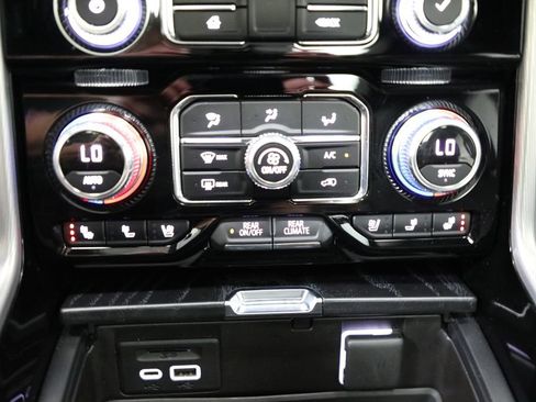 Used 2021 GMC Yukon Denali w/ Denali Ultimate Package AWD/4WD image 17