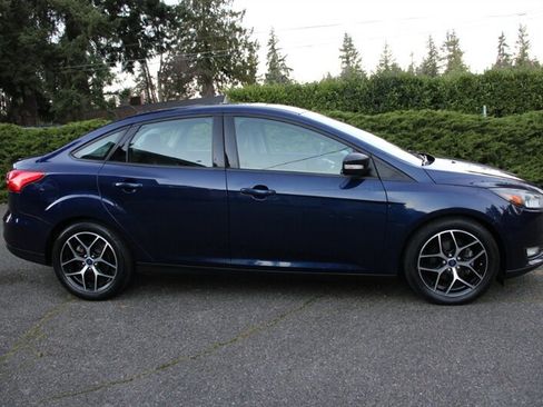 Used 2017 Ford Focus SEL w/ Cold Weather Package image 13