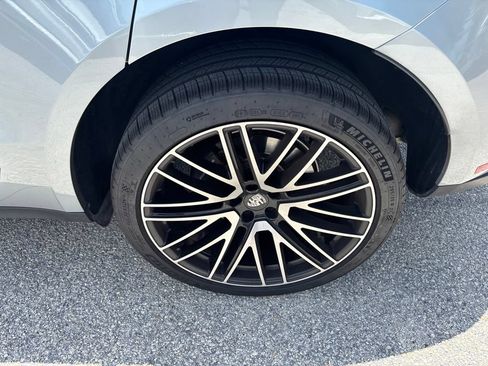 Used 2024 Porsche Macan AWD/4WD image 12