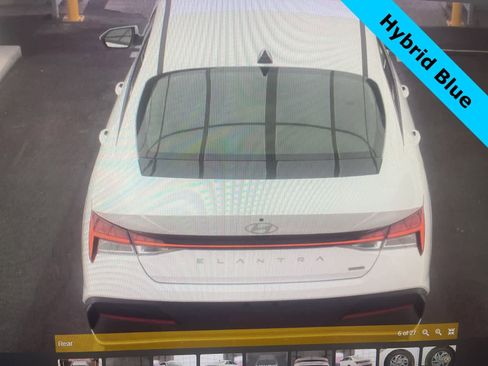 Used 2025 Hyundai Elantra Blue image 5