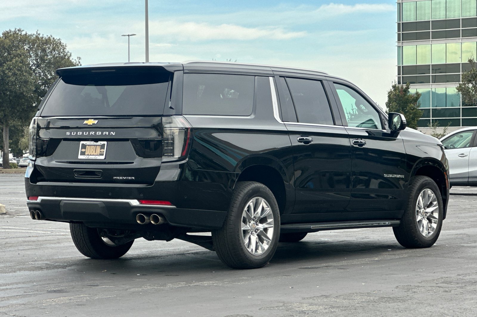 Used 2026 Chevrolet Suburban Premier AWD/4WD image 4