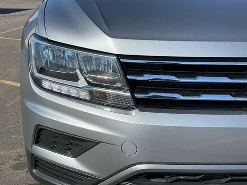 Used 2019 Volkswagen Tiguan SE w/ Panoramic Sunroof Package image 2