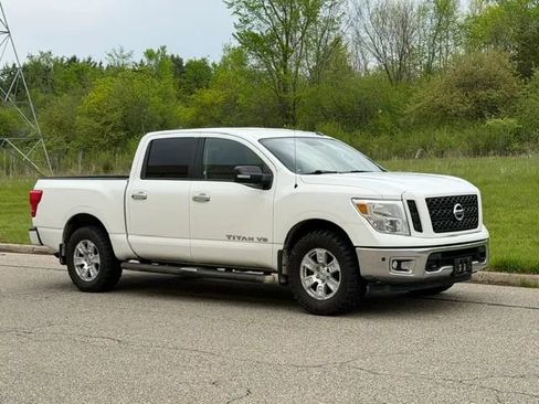 Used 2019 Nissan Titan SV AWD/4WD image 2