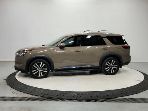 Used 2023 Nissan Pathfinder Platinum w/ Cargo Package AWD/4WD image 5