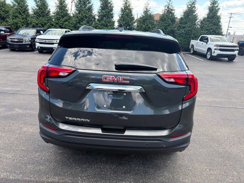 Used 2021 GMC Terrain SLE w/ Driver Convenience Package FWD image 4