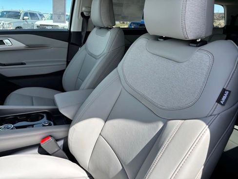 New 2026 Ford Explorer Active image 11