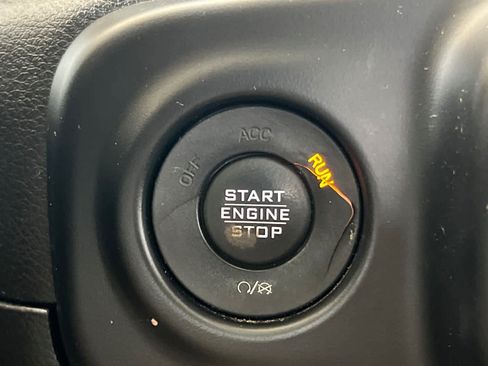 Used 2020 Jeep Gladiator Overland AWD/4WD image 24