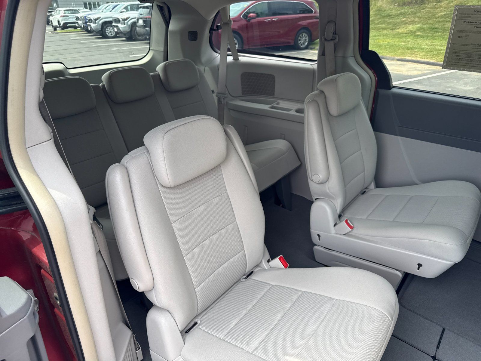 Used 2008 Dodge Grand Caravan SXT w/ Entertainment Group 2 FWD image 22