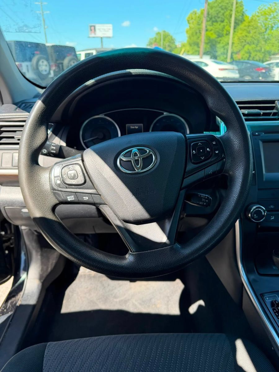 Used 2017 Toyota Camry LE FWD image 10
