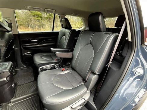 Used 2024 Toyota Grand Highlander Limited image 20