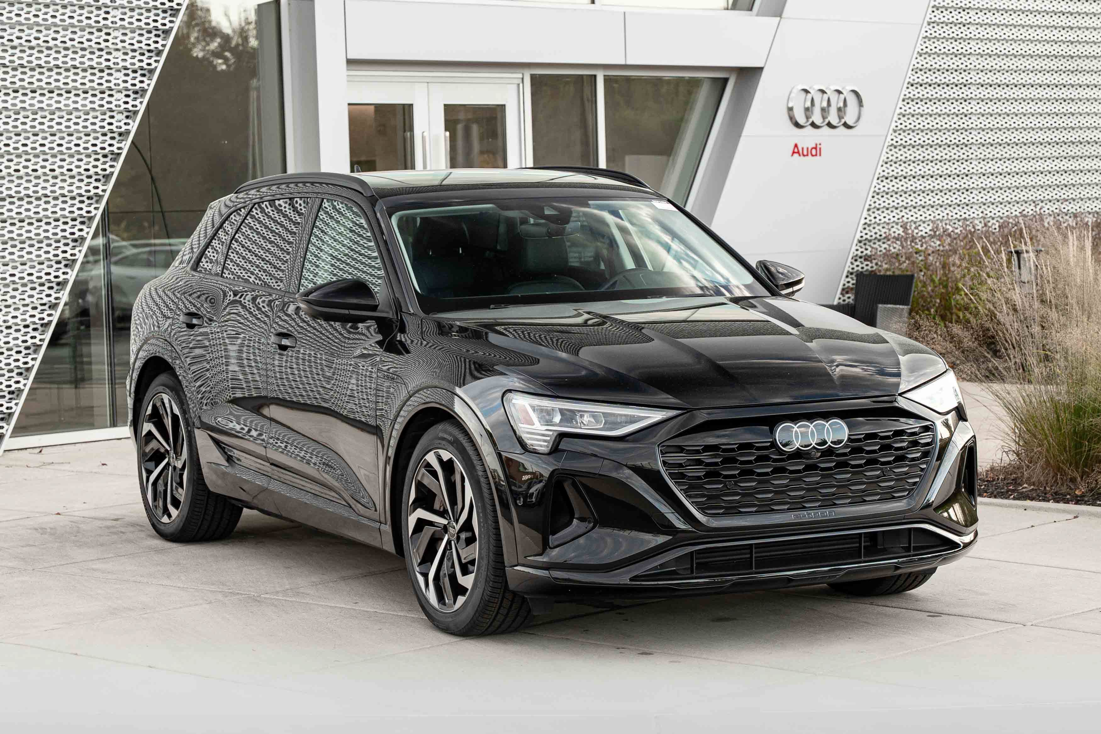 Certified 2024 Audi Q8 e-tron Premium Plus AWD/4WD image 2