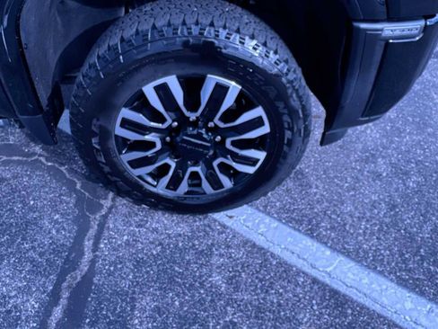 Used 2024 GMC Sierra 3500 Denali Ultimate image 10