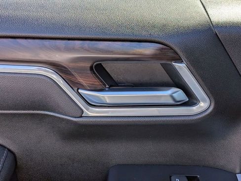 Used 2025 GMC Sierra 1500 SLT image 28