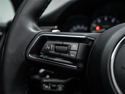 Used 2024 Porsche Macan AWD/4WD image 18