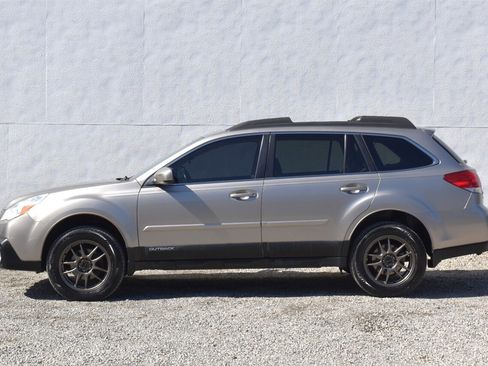 Used 2014 Subaru Outback 2.5i Limited image 9