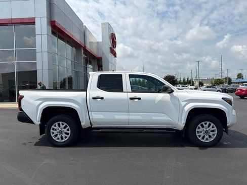 Used 2024 Toyota Tacoma SR AWD/4WD image 8