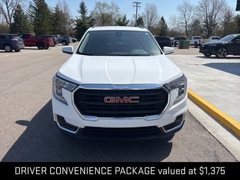 Used 2022 GMC Terrain SLE w/ Driver Convenience Package image 3