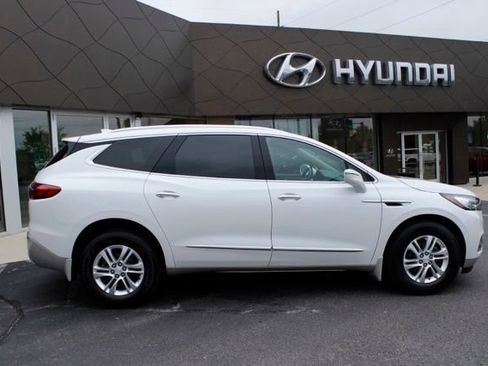 Used 2019 Buick Enclave Essence FWD image 2