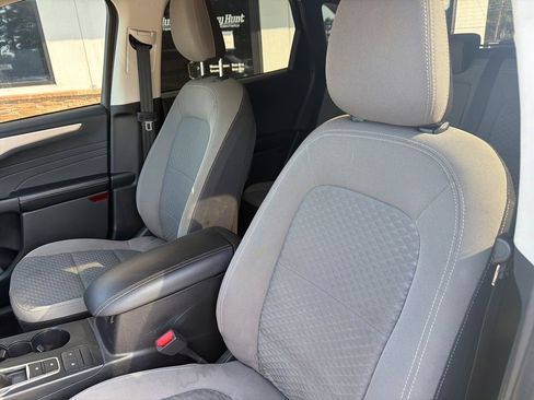 Used 2022 Ford Escape SE w/ SE Sport Appearance Package FWD image 3