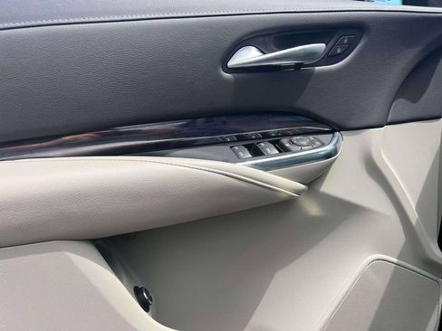 Used 2023 Cadillac XT4 Luxury w/ Cold Weather Package FWD image 16