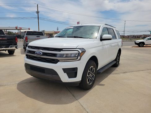 Used 2024 Ford Expedition XLT AWD/4WD image 3