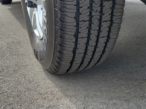 Used 2024 Chevrolet Silverado 2500 LT image 33