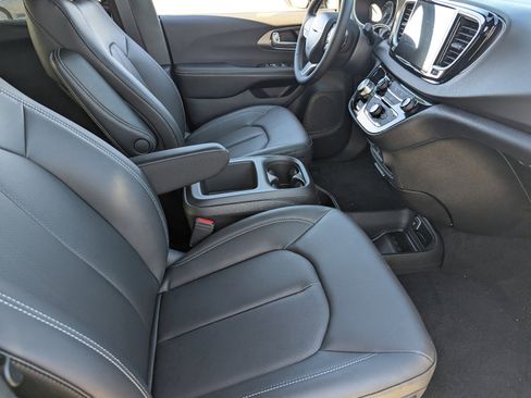 New 2026 Chrysler Voyager LX image 7